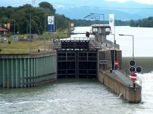 Schleuse Breisach am Kulturwehr